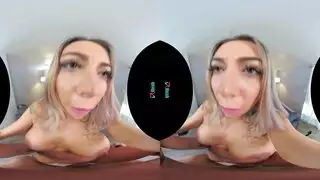 فيلم جنس بالواقع الافتراضي يظهر أثداء ضخمة