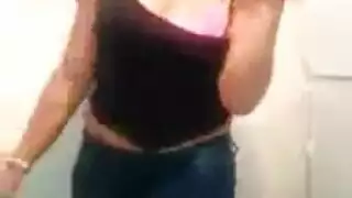 رقص بالبنطلون الجينز