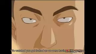 مؤخرة السمراء الساخنة تتعرض للضرب بقوة بواسطة قضيب أبيض كبير بينما تشاهد الصديقة