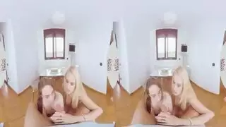 جنس محاكى: فتاة متلهفة تمص بلعاب في عالم افتراضي