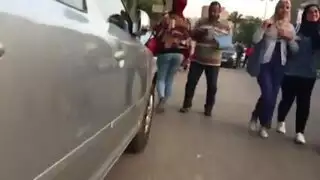 إغراء علني: تصوير طيز حجابة مثيرة في وضح النهار