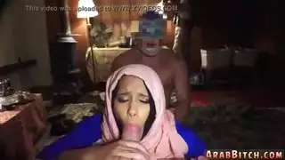 ام تتجس علئ ابنها تريد ينكها