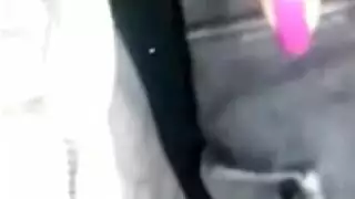 انتصاب في رحلة الحافلة: أمارس العادة السرية بينما تحدق في عضوي