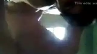 جنس شرجي صريح مع الجائزة ذات المؤخرة الكبيرة: السيد يأخذ غنيمته