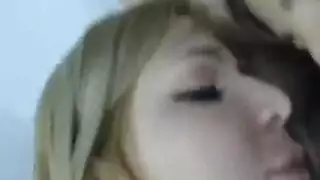 مراهقة شقراء تستمني بقسوة فانتازيا إباحية روسية