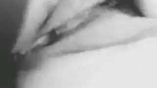 عاهرة ناضجة ممتلئة بمؤخرة سمينة في جنس خشن وصريح
