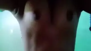 فيديو عربي إكس إكس إكس: فتاة مصرية تحصل على كريمبي