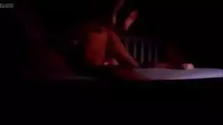 احتجاز المدرسة يتحول إلى جماع جماعي قوي