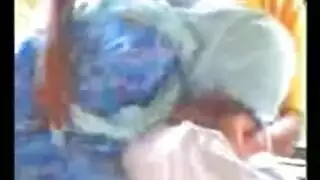 بنات محجبة بتبوس