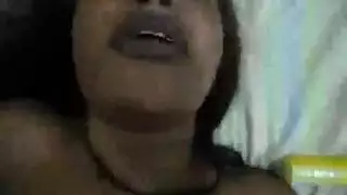 شقراء حلوة تجرب الجنس الجماعي ثم تحصل على قذف داخلي في غرفة الفندق