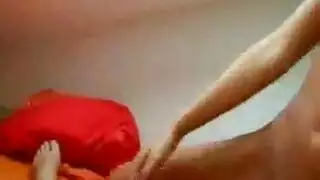 جيران مستبدلون يشاركون الزوجات في فعل ثلاثي صريح