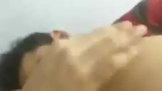 جزائري يمارس الجنس مع محجبة بوضعية كلابية على الأرض