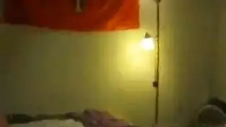 لقاء سحاقي جامح بين مراهقة وجدة: عنيف ومبلل