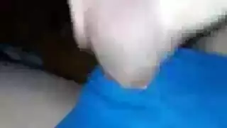 مهووسات اللياقة البدنية: اثنتان من النساء الناضجات تتناوبان على ركوب قضيب المدرب الشخصي السميك