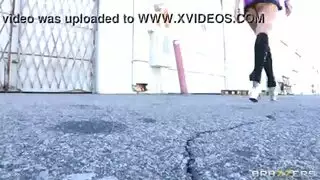 العاهرات داكنات البشرة تمارسن دي بي بقسوة بلعبة إبوني ضخمة