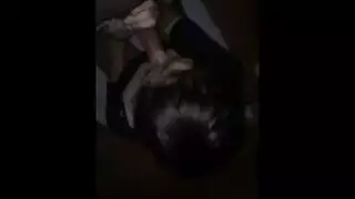 مدلك مثير يداعب بظرها ثم يضرب فرجها الضيق