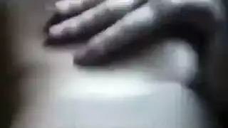 خيال الجنس الثلاثي في المطبخ: رجل عجوز، فتاة صغيرة، وحفلة جنس جامحة