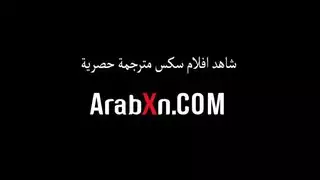 زوجة الأستاذ الشهوانية تأخذ قضيب الطالب الشاب