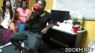 حفلة جنس جماعي جامعية مع عاهرات طالبات مثيرة