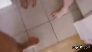 فتيات الكلية المتهتكات: جنس جماعي صريح في حفلة سكن جامعي جامحة