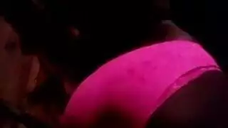 مصة سمراء صريحة مع اختناق وبلع شديدين