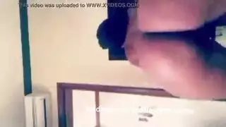 استعراض مؤخرة ضخمة