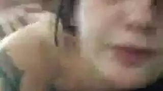 مراهقة سمراء تبتلع لعبة ثم تمتلئ