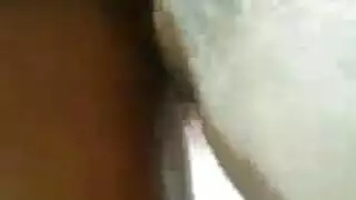 مراهقة صغيرة مرتدية جوارب سوداء تتعرض لجنس فموي قاسي وقذف على الوجه