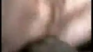 ثلاثي مع شقراوتين حمراوتين ومراهق إثارة مكثفة