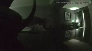 زوجته لا تشك في شيء بينما أركب قضيبه الصلب