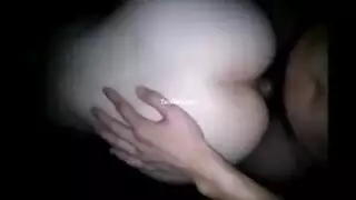 مشهد إباحي: ميسا ناكيري تئن بينما تعمل الأصابع والفم على فرجها