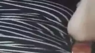 لعبة منفردة إكس إكس إكس: ميلف في بنطال كاكي تئن وهي تلمس فتحتها الضيقة