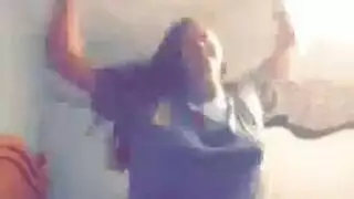 عاهرة مراهقة وقحة تأخذ جنس بورن قاسي