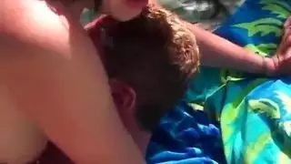 الجدة ذات الخبرة تبتلع سائل الشاب المنوي