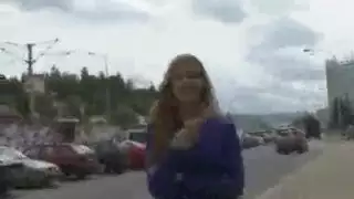 بالكاد قانوني وامرأة ناضجة في تمثيل دور أم وابن مثير