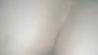 جلسة جماعية للمراهقة: غريب موهوب يمارس الجنس معها في علاقة رباعية صريحة