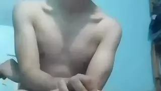 فتاة الكام لاتينا: مداعبة الثدي وأفعال إكس إكس إكس مكثفة على الكاميرا