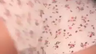 وقحة مسلمة في الحجاب تظهر مؤخرتها العربية تهتز منفردة وتنتشر وترتد