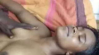 مؤخرة ضخمة تتعرض للضرب في مشهد شرجي صريح