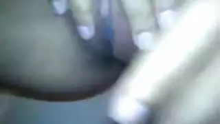 عاري ووردي: فرج مفتوح على مصراعيه