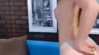 هدف هذه الثعلبة النهائي: ابتلاع كل قطرة من قضيبه