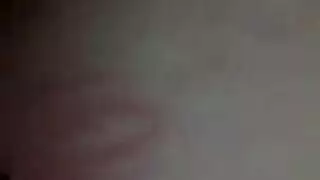 عاهرتان مثارتان تتقاتلان من أجل سائل رجل واحد