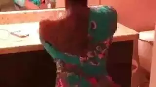 عربية تكشف مؤخرتها المشعرة وفرجها الأدغال