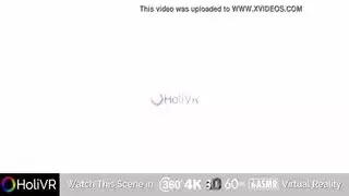 أم مثيرة تأخذ قضيبين صلبين بعمق