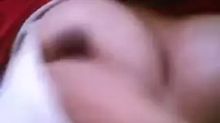 زوجة عم تجري على وجه