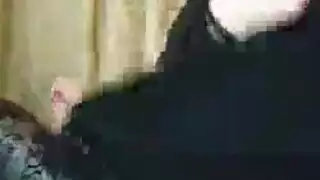 من الرقص التقليدي إلى الجنس عارياً على الأرض