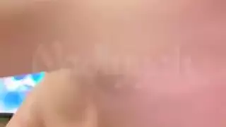 إباحية عربية: عرض لثدي طبيعي كبير وفرج مشعر ضيق