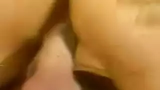 قضيب كبير يدمر فرج عربي ضيق في مقطع إباحي