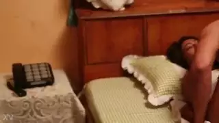 مشهد إباحي: فتاة عربية ورجلها في جنس عنيف