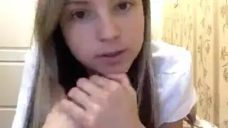  جينا المراهقة تأكل فرجها المشعر حتى تبلغ النشوة بشدة